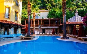Dores Residence  3*
